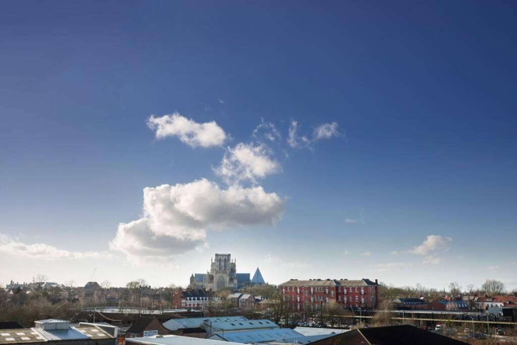 2 Bedroom Penthouse - Large Balcony - Minster View York Esterno foto
