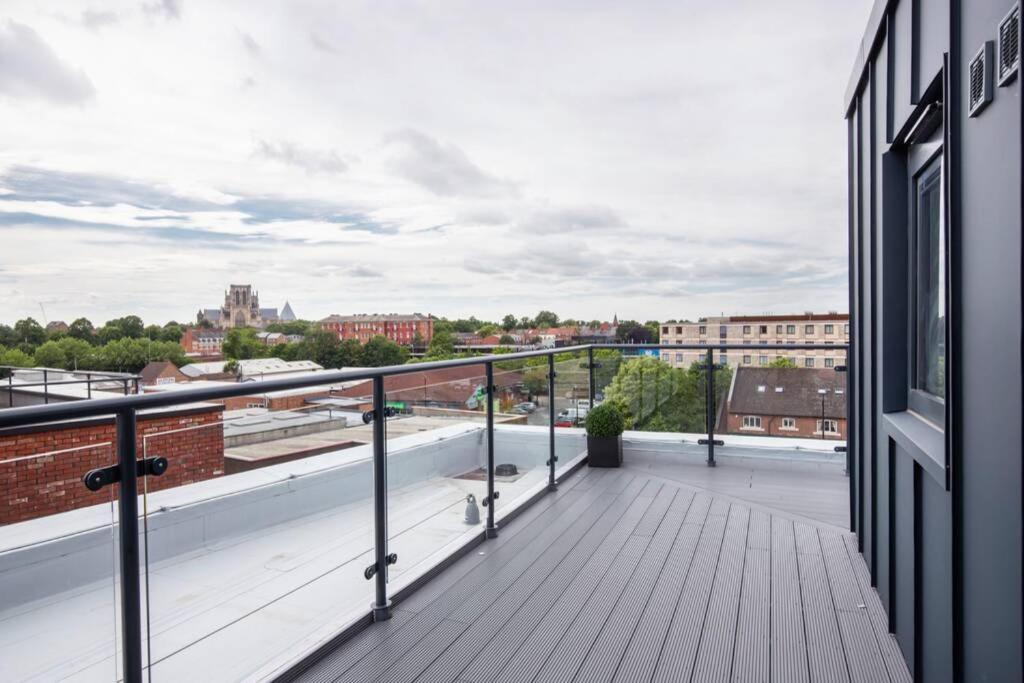 2 Bedroom Penthouse - Large Balcony - Minster View York Esterno foto